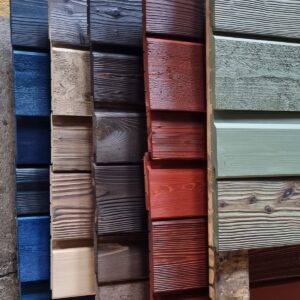 Dažādu veidu un toņu iekšējās apdares un dekora dēļi